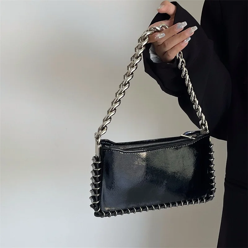 

Женская сумка через плечо на цепочке под подмышку, глянцевая маленькая квадратная сумка-мессенджер из лакированной кожи для девушек, модный универсальный кошелек и сумочки