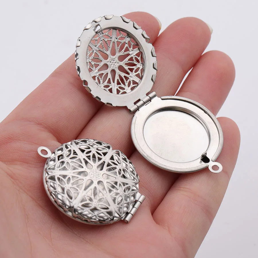 

Fnixtar Round Photo Frame Locket Stainless Steel Hollow Flower DIY Vintage Frame Lockets Pendants 27*32mm 10Pcs/Lot