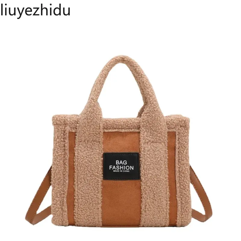 

Женская дизайнерская сумка-тоут из овечьей шерсти, 2022