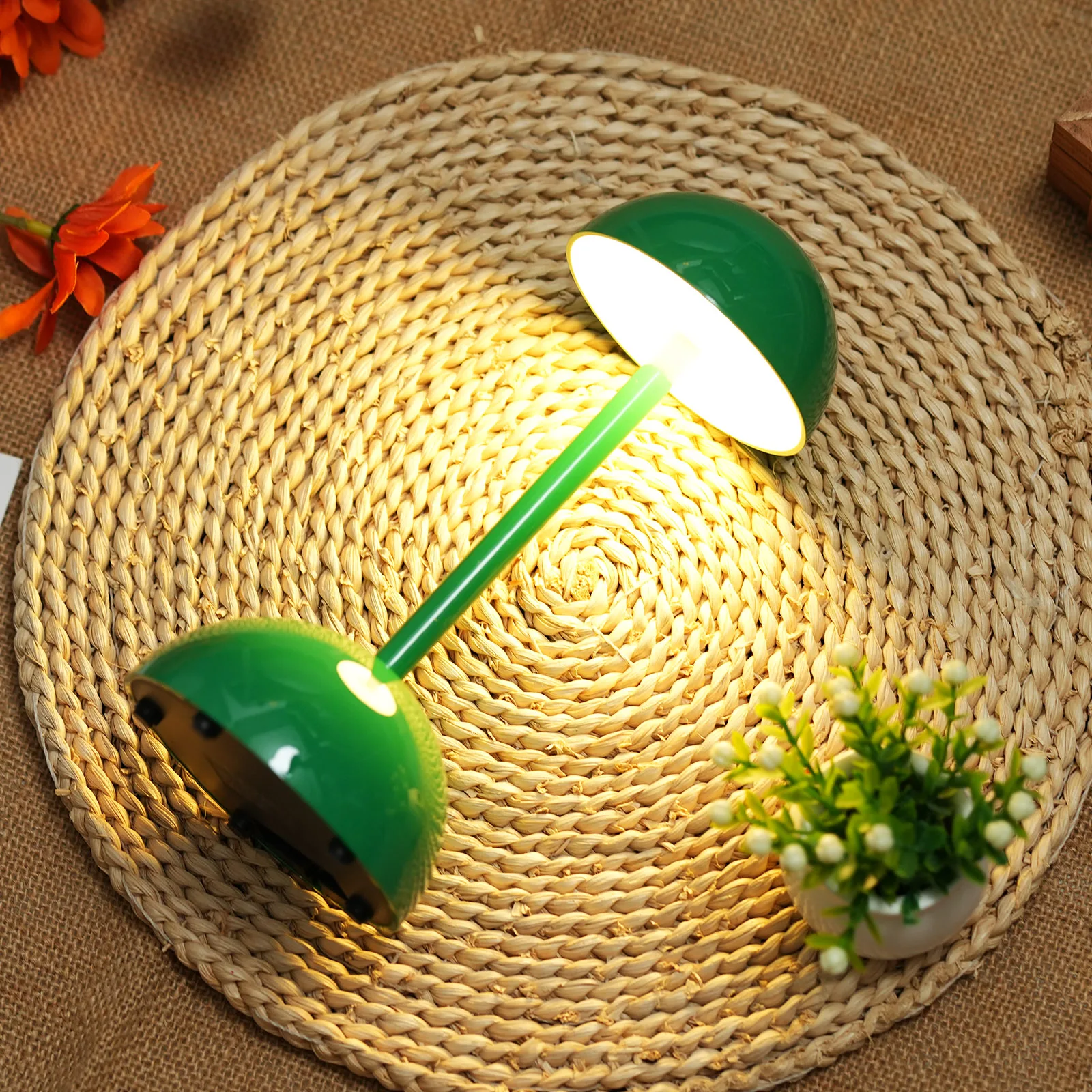 

Вечный Яркость: Высококачественная настольная лампа для спальни с портативной зарядкой