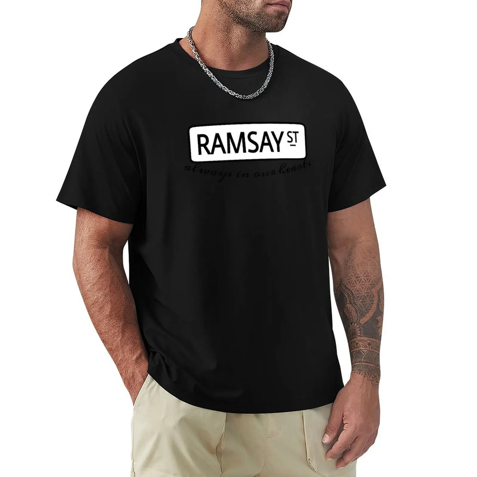 Фото Футболка Ramsay St Always In Our Hearts - Neighbours, повседневная рабочая футболка с короткими рукавами №1