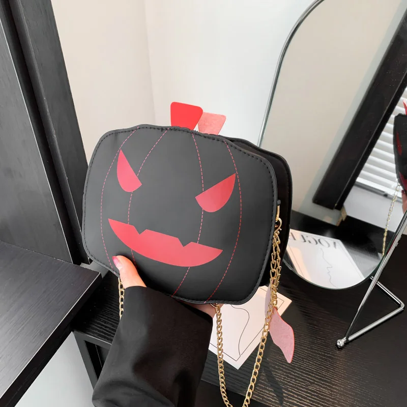 

Halloween funny pumpkin bag 2023 new fashion color personality creative tide shoulder female bag cartoon diagonal bag
