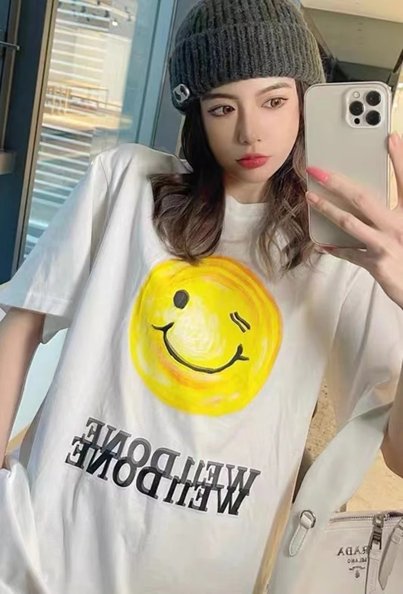 

We11done, розовая футболка с короткими рукавами и мультяшным принтом со смайликом