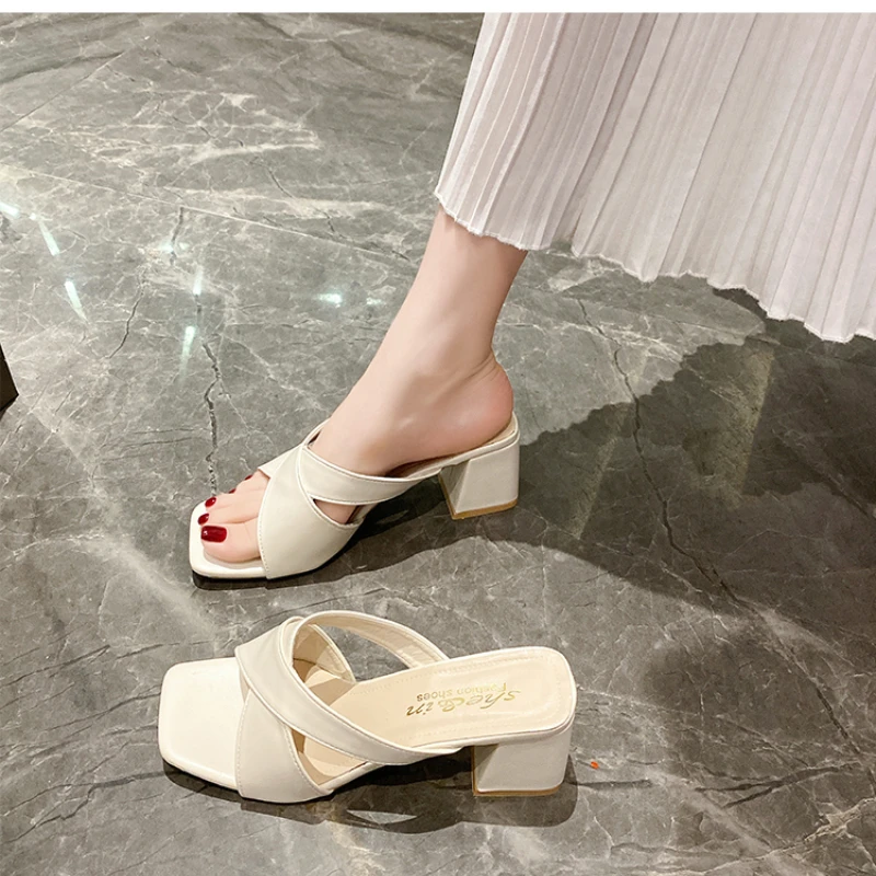 

Женские удобные и уникальные летние шлепанцы, модные Универсальные шлепанцы с плоской подошвой для шоппинга, пляжные однословенные тапочк...