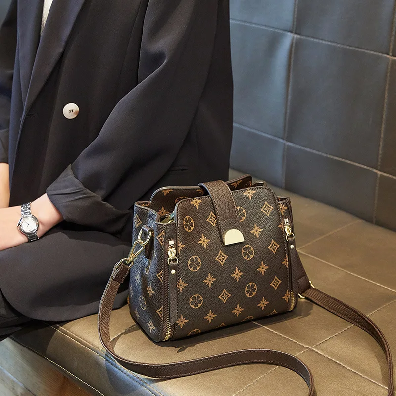 

IVK Luxury Women's Shoulder Bags Designer Crossbody Shoulder Purses Handbag Women Clutch Travel tote Bag