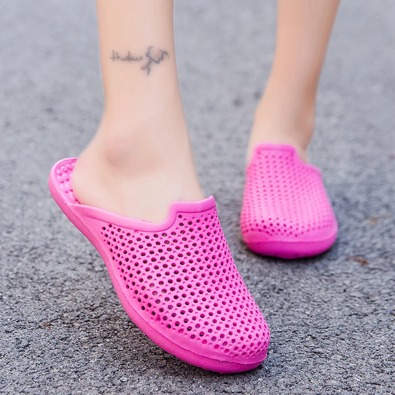 

Unisex Women's Slippers Summer Hollow Clogs Soft Women Bathroom Slippers Couple Ladies Light Sandals Slippers Non-slip Slippers