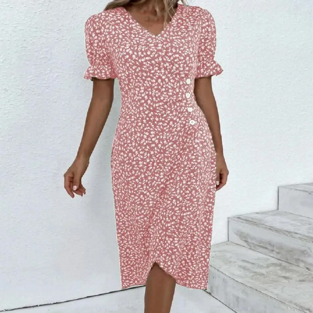 

Женское летнее платье с V-образным вырезом