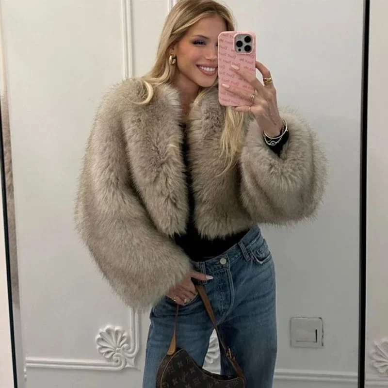 Фото Lconic Street Fashion Элитный бренд Gardient Укороченное укороченное пальто из искусственного меха Женская зимняя популярная крутая пушистая короткая меховая куртка для девочек №3