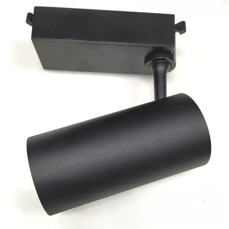 Четырехходовая проводящая лампа DALI с затемнением и цветовой температурой.