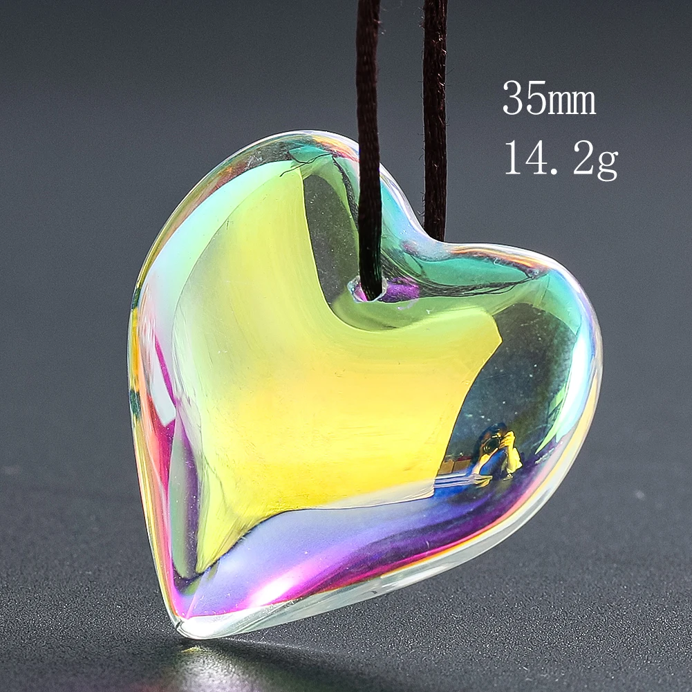 Радужные стеклянные призмы в форме сердца