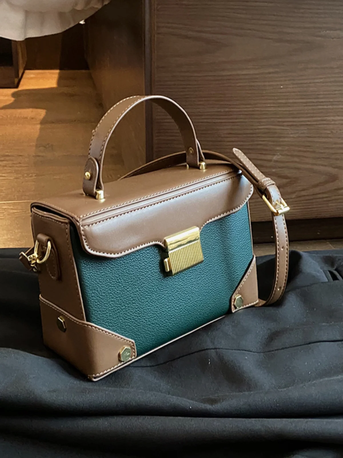 

Квадратная сумка через плечо для женщин, новинка 2023, роскошная дизайнерская брендовая Сумка-тоут зеленого, белого, черного цветов, модная сумка