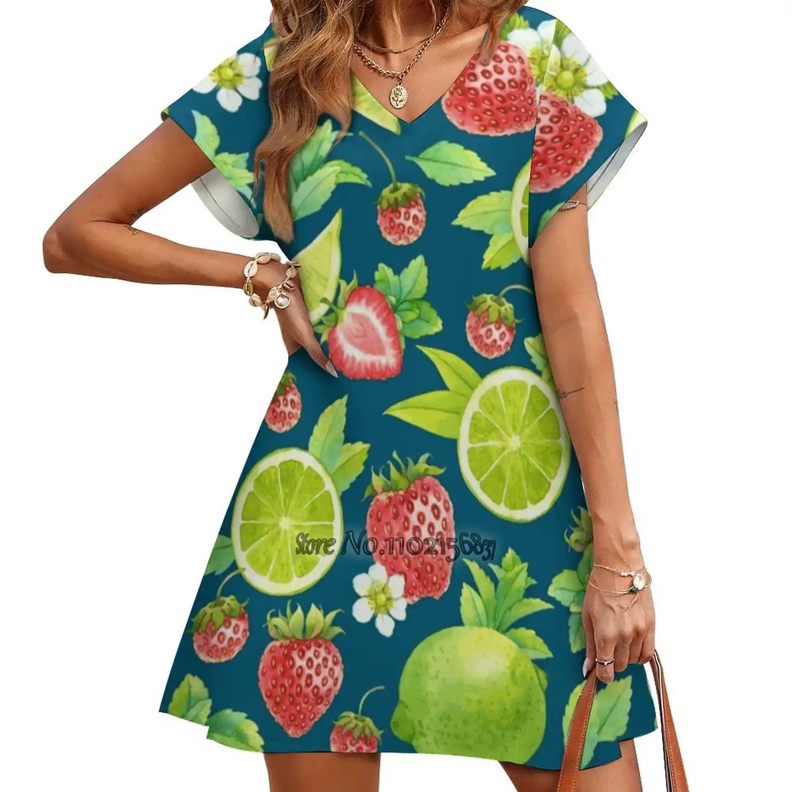 

Платье с коротким рукавом, V-образным вырезом и клубничкой и лаймом