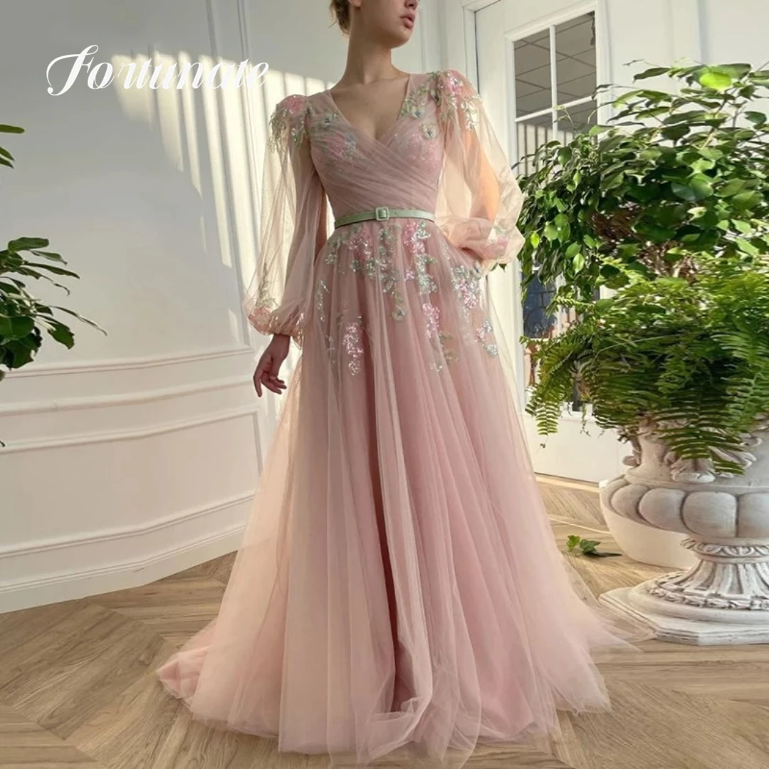 

Изысканное ТРАПЕЦИЕВИДНОЕ женское платье с V-образным вырезом