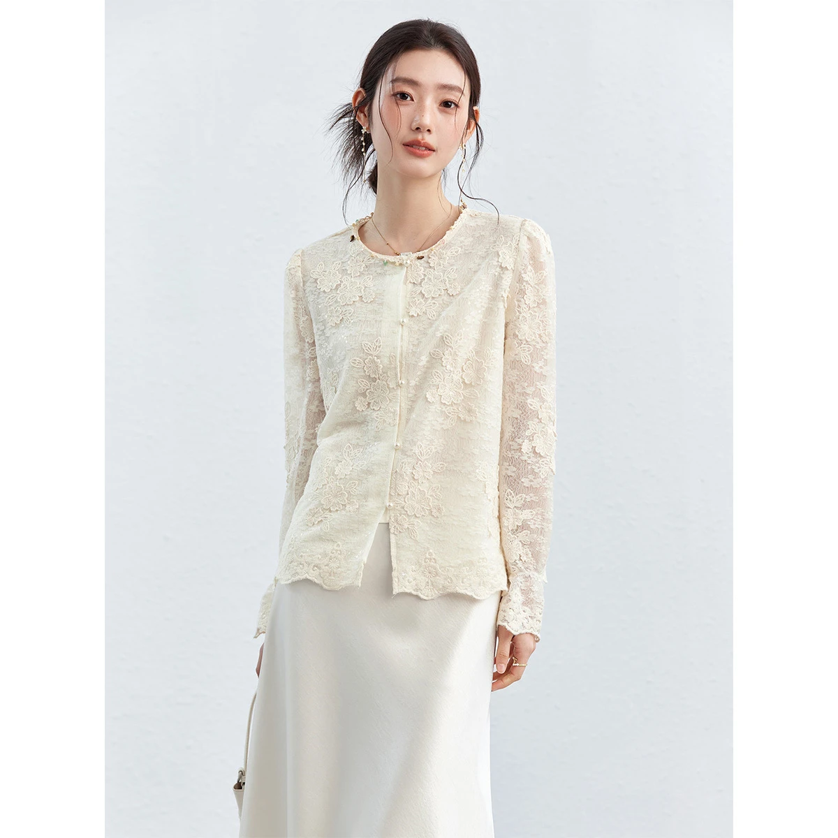 Фото Женская блузка VIMLY Apricot Lace, весна 2026, новая коллекция, с круглым вырезом, цветочной вышивкой, фестончатым краем, в французском стиле, элегантная повседневная рубашка A5236 №4