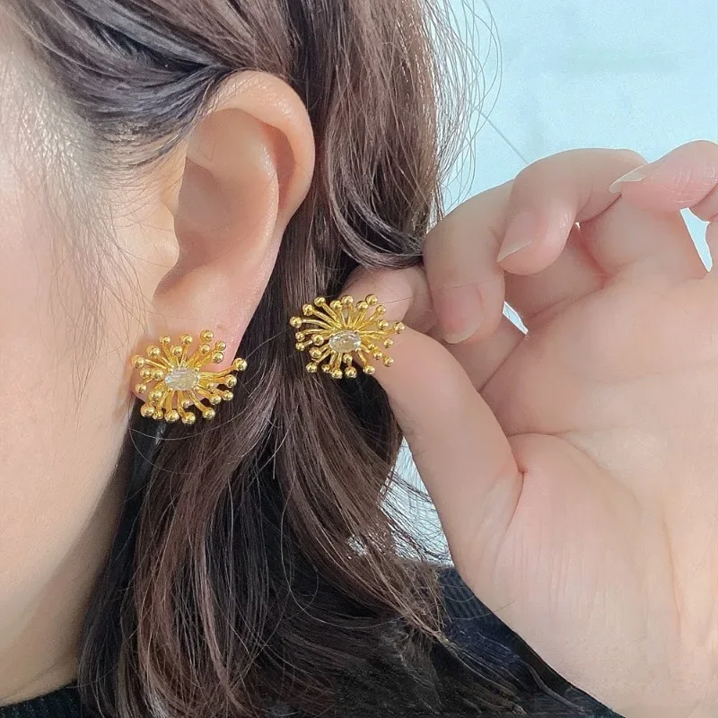 Женские серьги-гвоздики в виде фейерверка