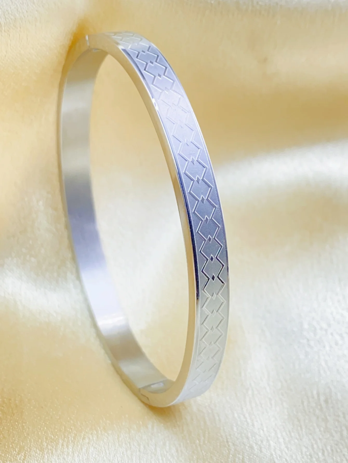 Модный браслет из нержавеющей стали