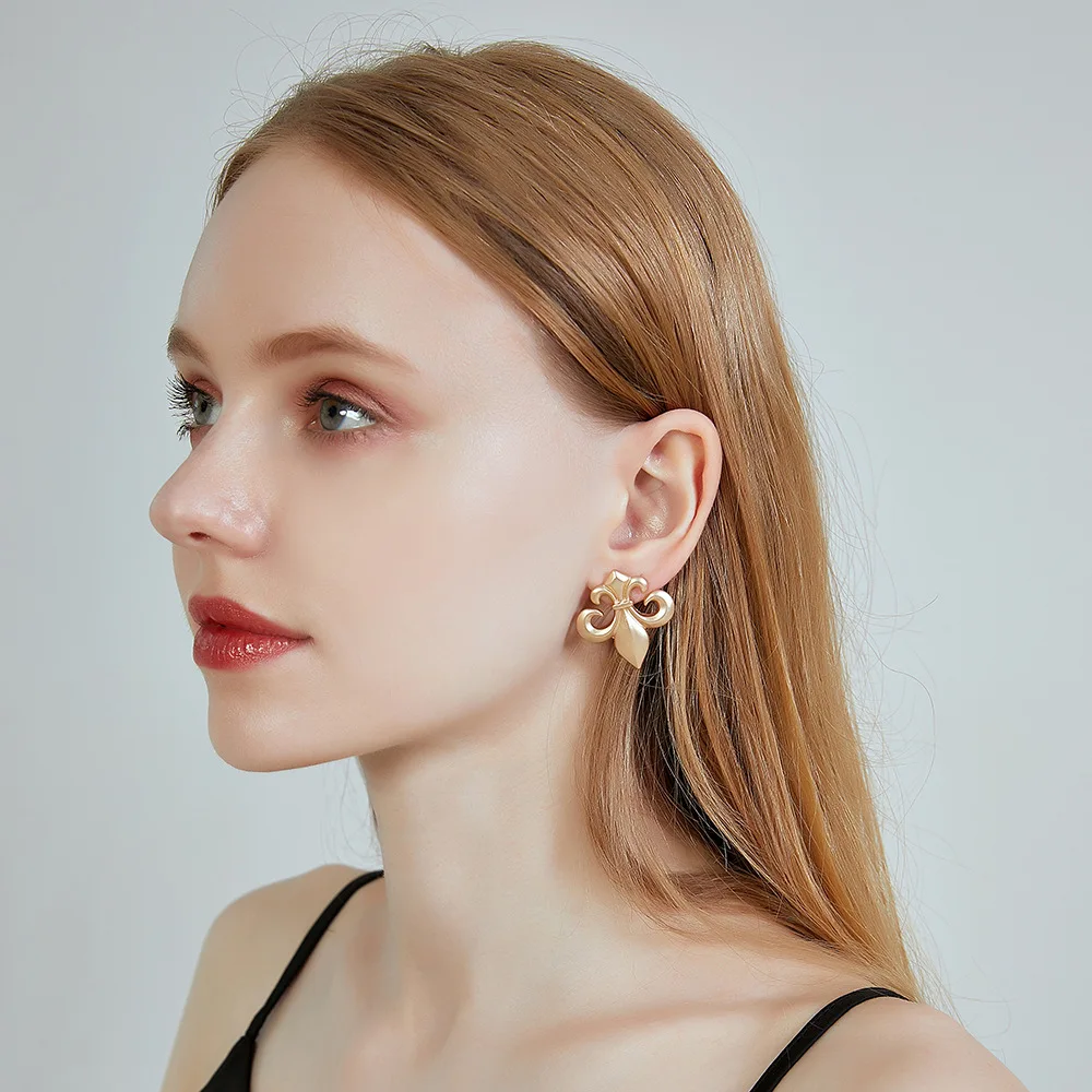 

Geometry Earrings For Women Design Retro Jewelry Army Flower Badge Stud Earring Korean Fashion Jewelry Charm Anchor Earrings