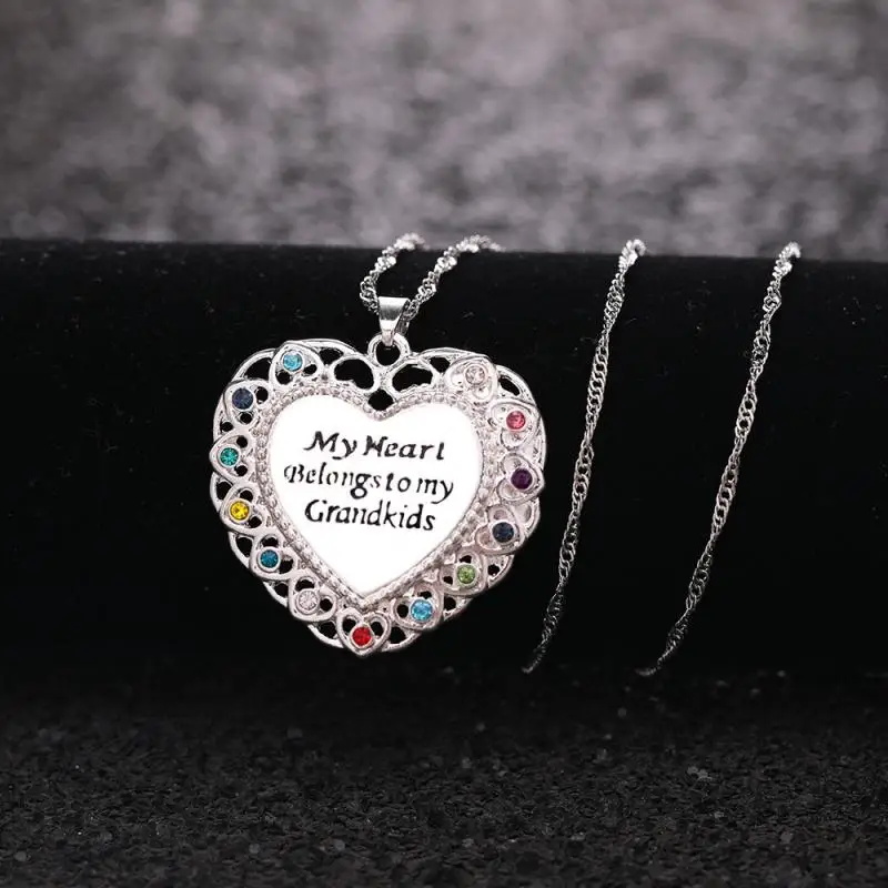 

Temperament Creative Personality Female Necklace Hollow Design Heart Shaped Color Pendant Fashion Trend Jewelry Gift for Mother