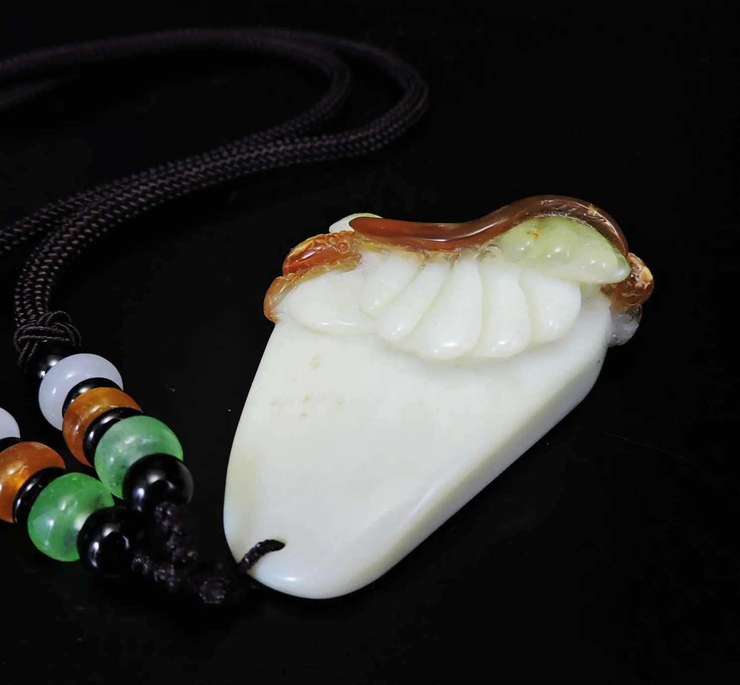 Нефритовое украшение подвеска ручной работы из ракушек монет и кораллового