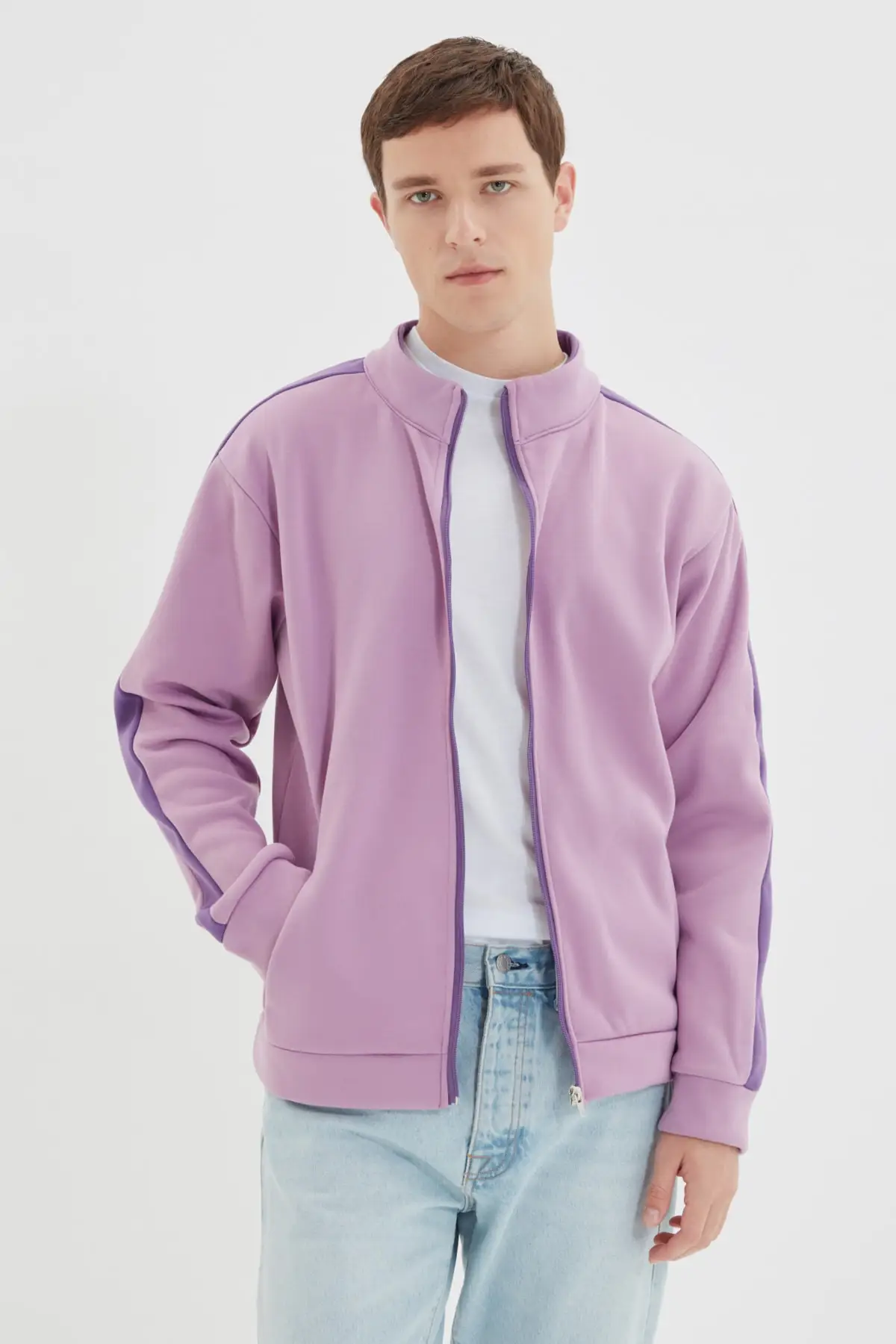 

Trendyol Men 'S Regular Fit Sweatshirt TMNAW22SW0337