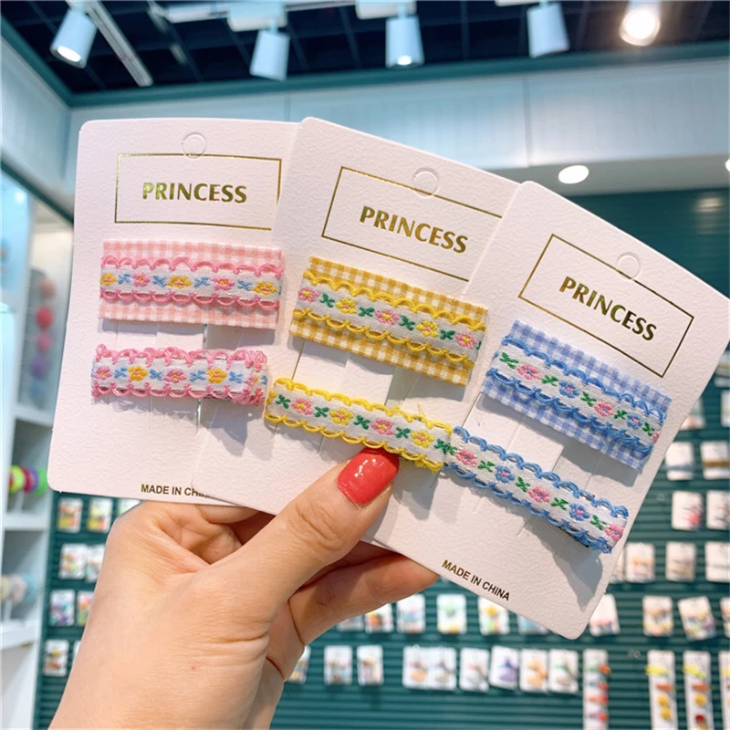 

Детская заколка для волос с цветочной вышивкой в клетку