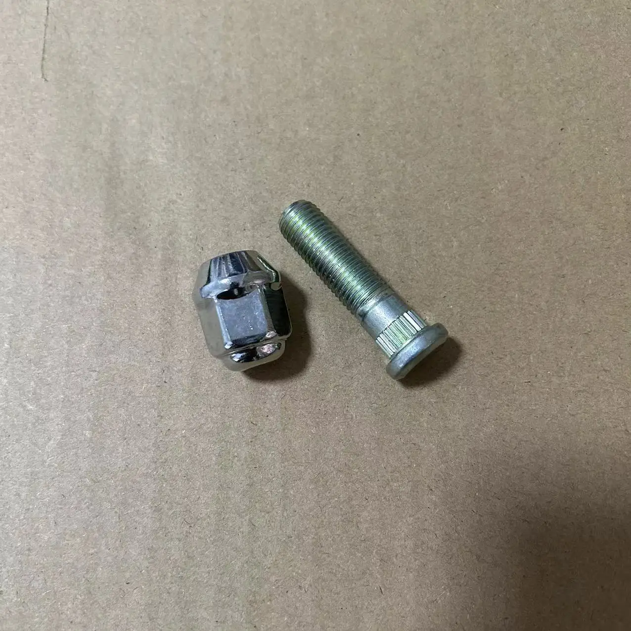 

For Chevrolet Captiva Lova Opel Antara Car Wheel Screws Fixing Bolts Car Wheel Nut Caps Protection Covers Caps