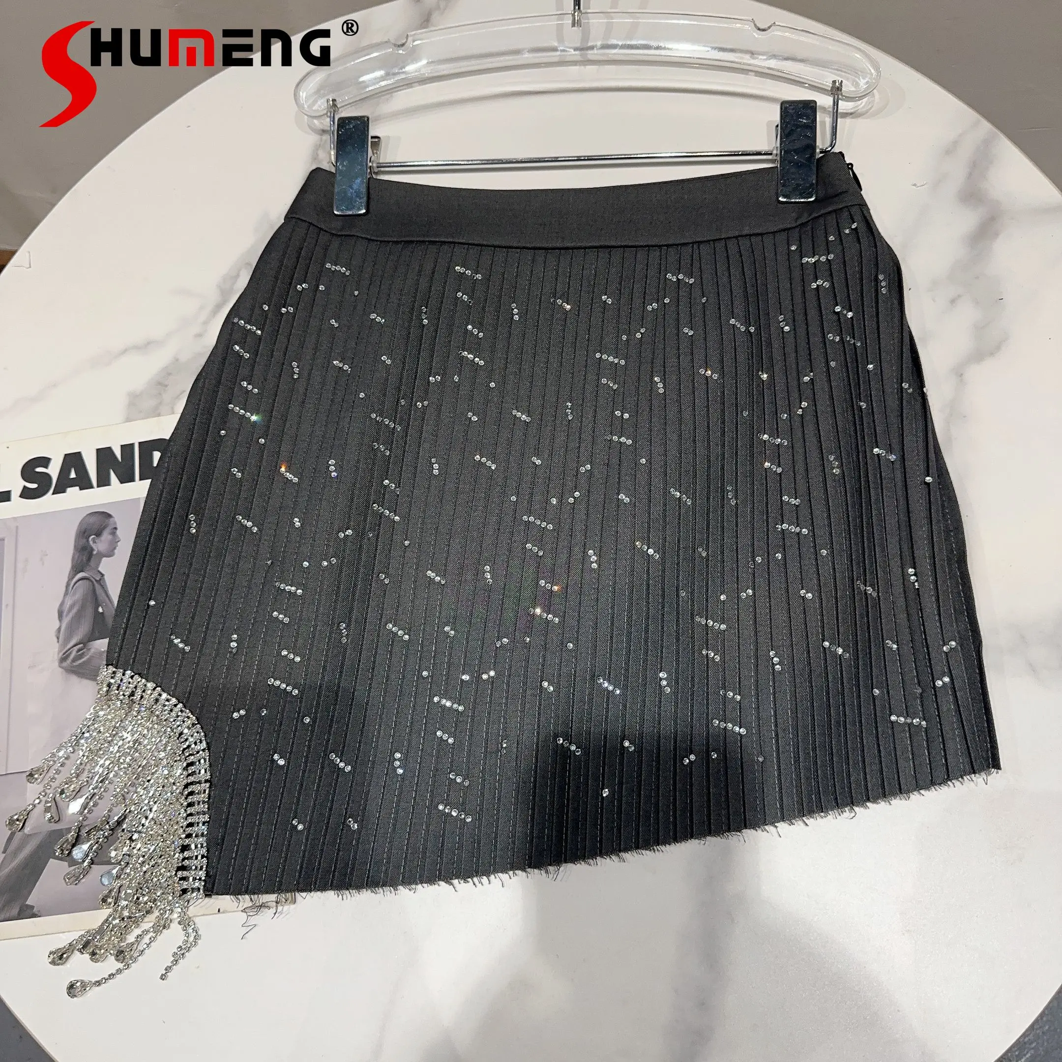 

2023 Summer Fall Irregular Grey Pleated Skirt for Women New Rhinestone Rhinestone Tassel Chain Beveled Skirts Femme