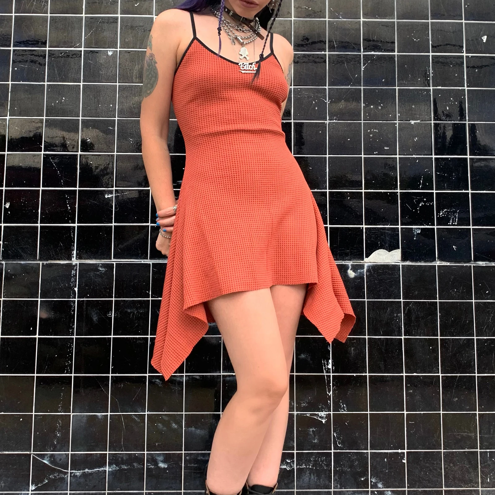 

Женское платье-мини с V-образным вырезом, без рукавов