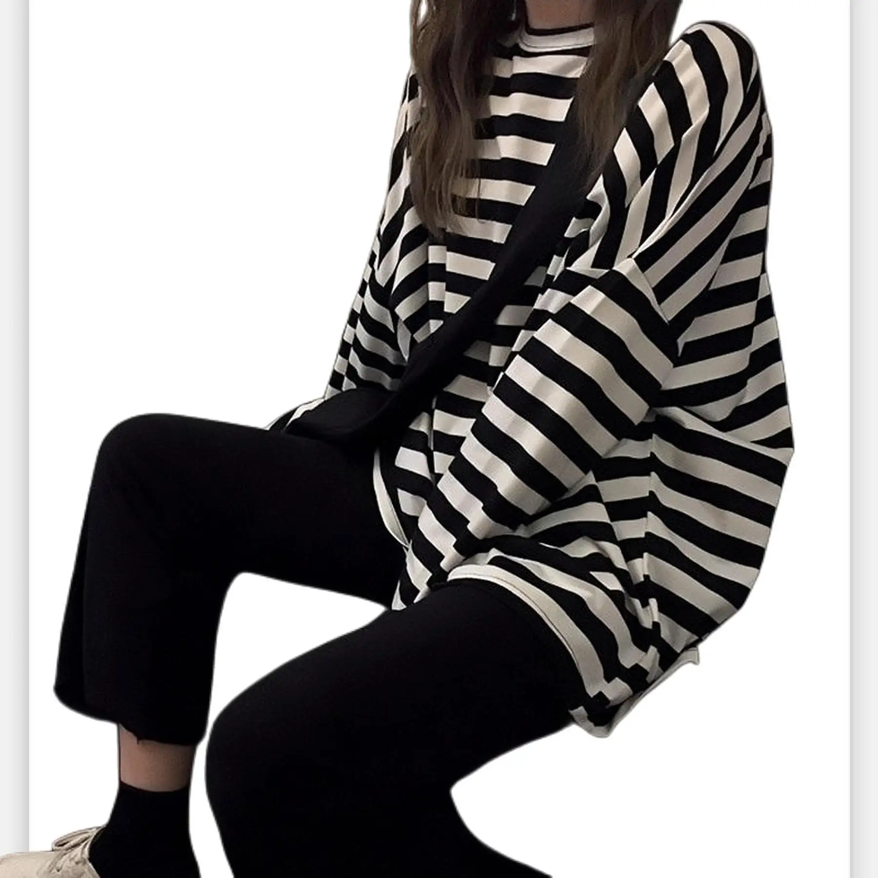 

Футболка в полоску, с длинным рукавом и круглым вырезом