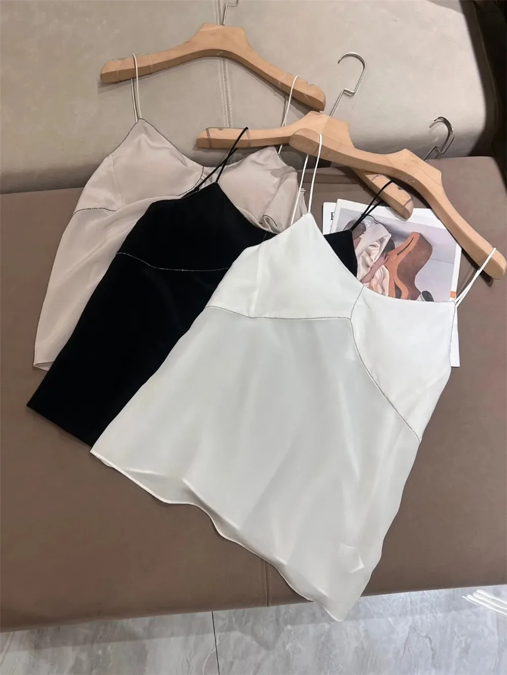 Женский жилет на бретельках Шелковый пуловер с цепочкой и бусинами нижнее белье