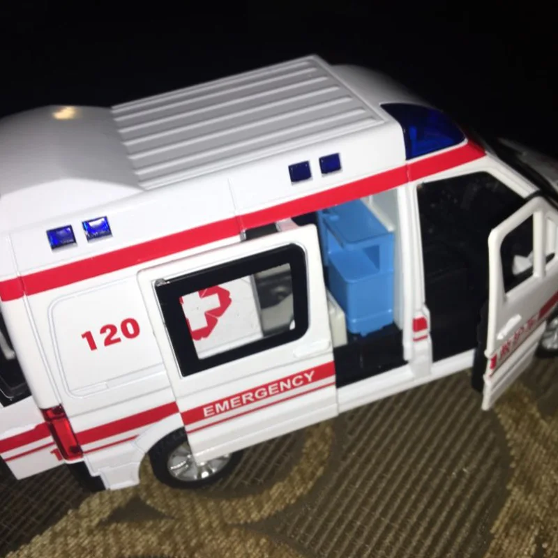 Лидер продаж 1:32 спасательная машина скорой помощи полиция литый под давлением