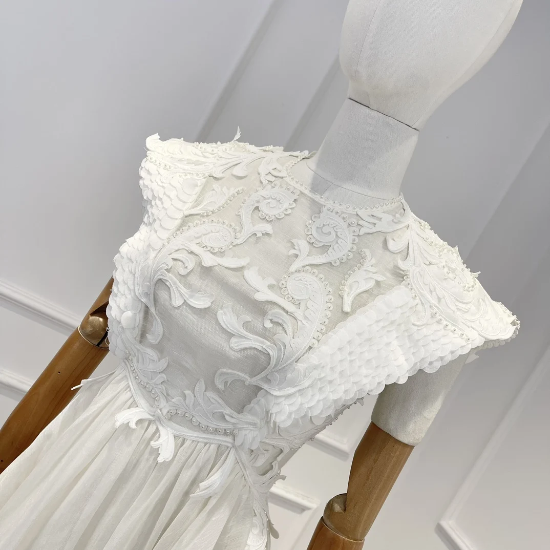 Рисунок 4 - Женское длинное платье с открытой спиной