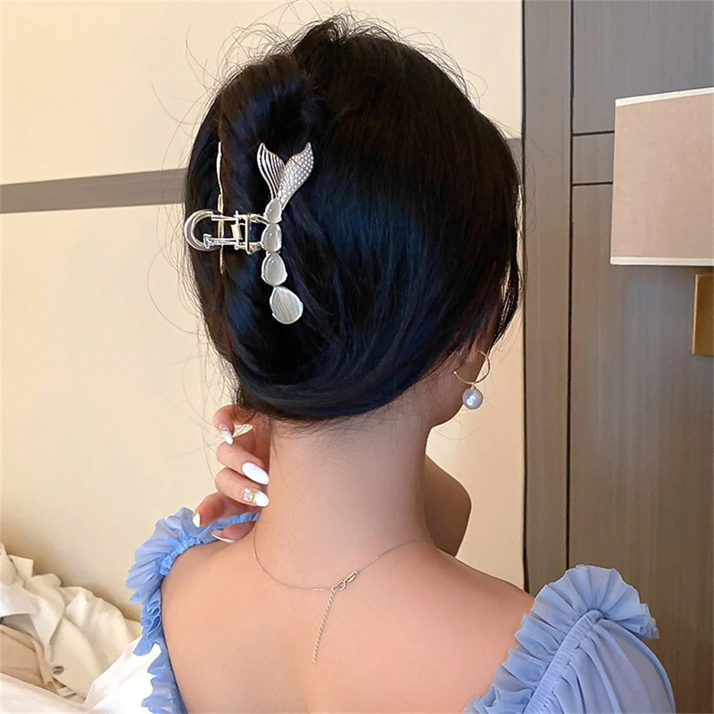 

South Korea Four Seasons Fashion Opal Pearl Fishtail Hair Clip Metal Elegant Temperament Back Head Shark Hai Women's Accessories