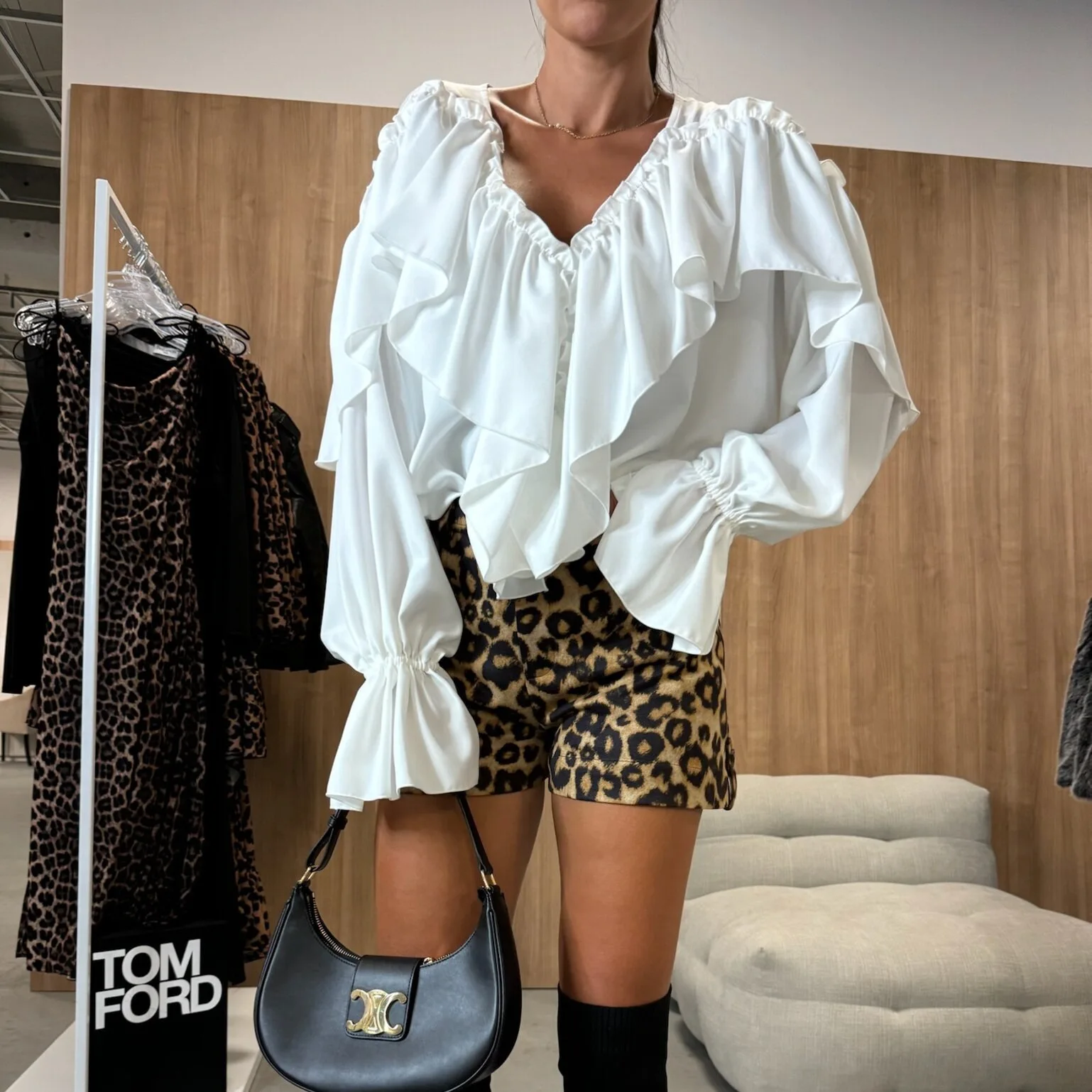 Однотонная повседневная рубашка с оборками