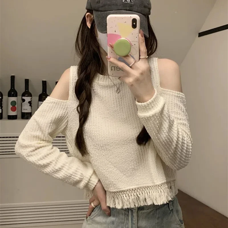 Женская футболка с открытыми плечами и длинными рукавами