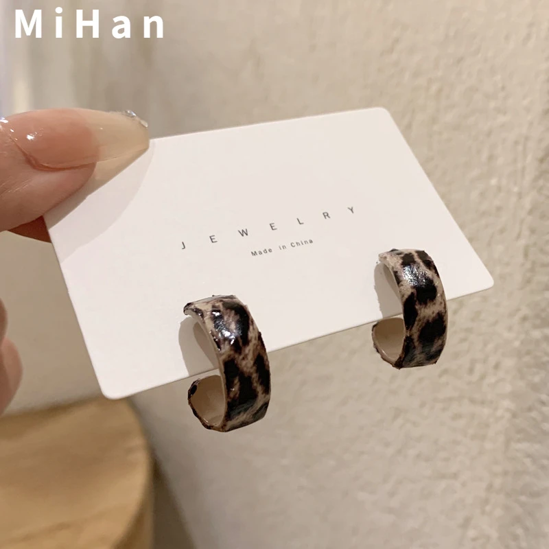 

Mihan 925 Silver Needle Hoop Earrings Leopard Color Vintage Temperament Hot Sale Resin Earrings For Women Girl Gift Wholesale
