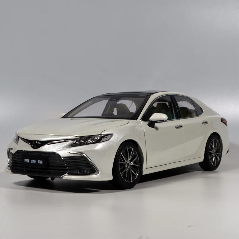 

1:18 Scale Paudi for Toyota Camry 2021 White Static Simulation Diecast Alloy Miniature Model Car Gift Collections