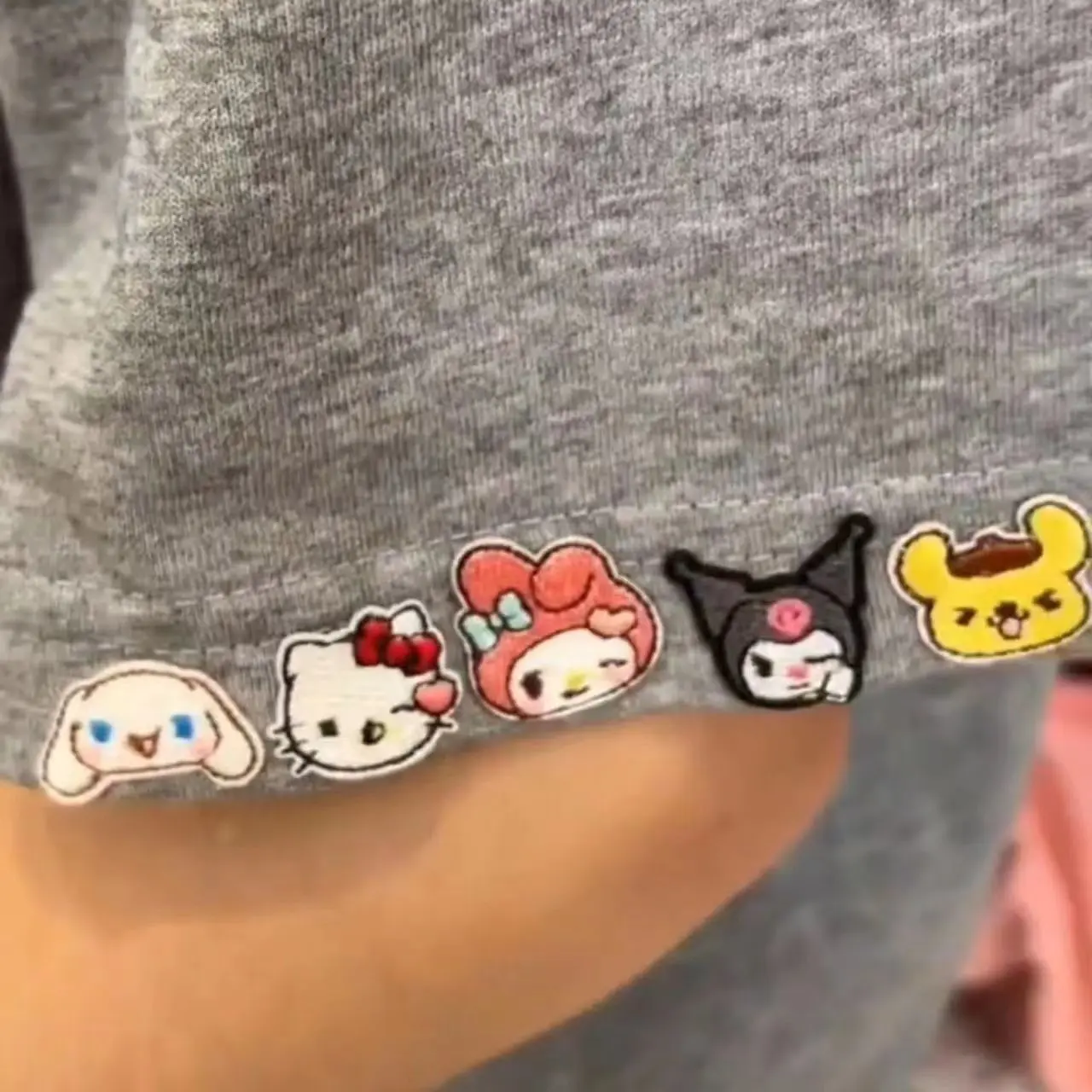 

5 PCs Kawaii Sanrio Hello Kitty Melody Kuromi Mini Small Cloth Patches Sticker Cute Embroidery Adhesive Embroidery Convenient