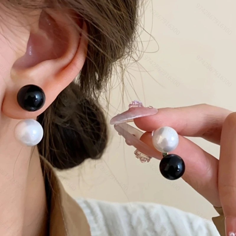 Французские темпераментные черно-белые серьги-капли с искусственным жемчугом