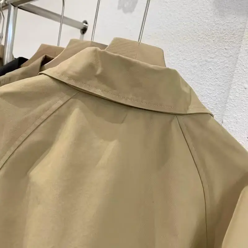 Рисунок 6 - Женское повседневное пальто средней длины