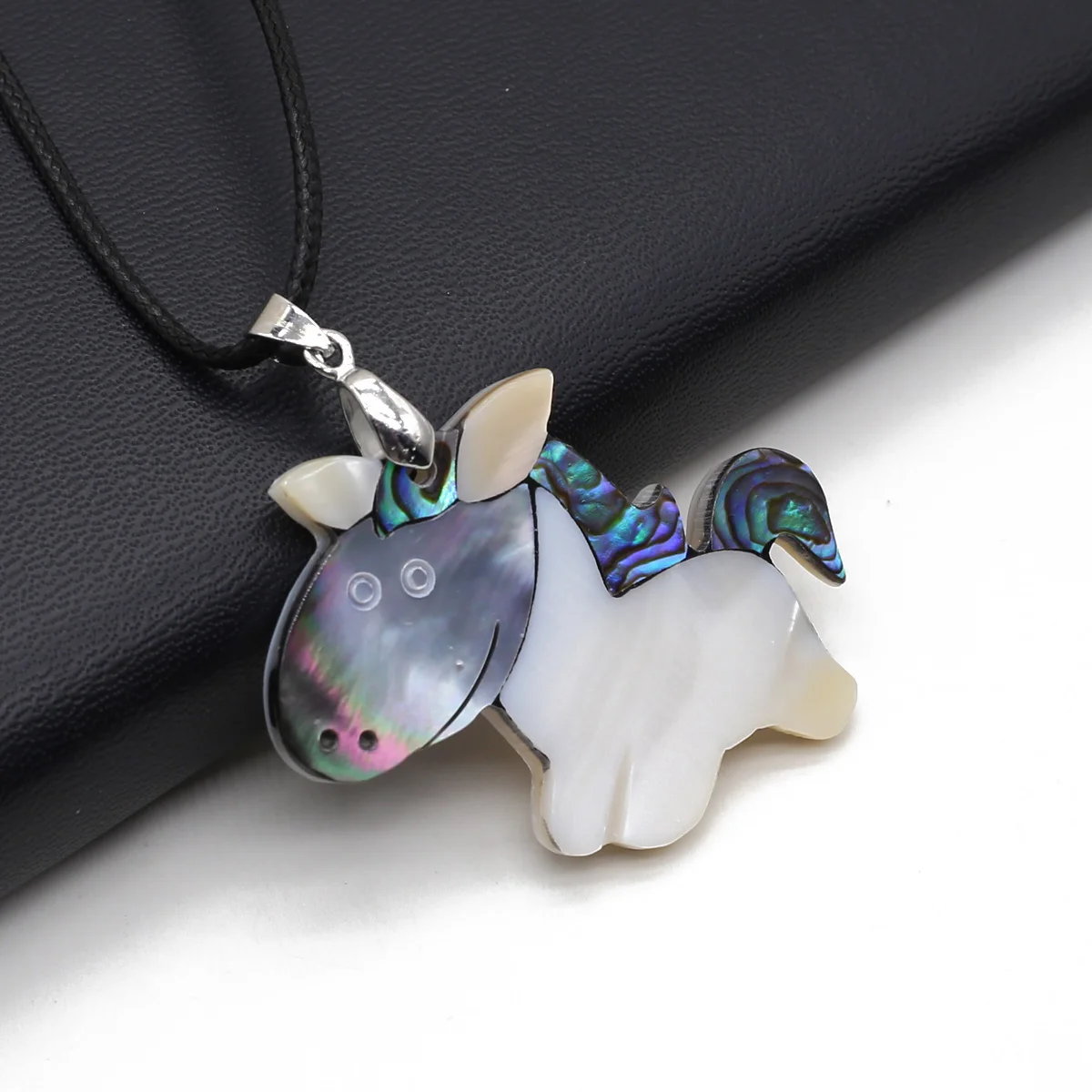 

Natural Mother of pearl Shell Pendant Necklace Reiki Heal Pony Shape High Quality for Women Necklace Jewelry Gifts
