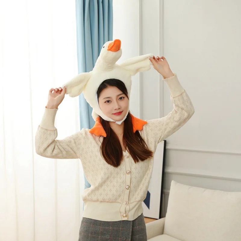 

Карнавальная плюшевая шапка-гусь