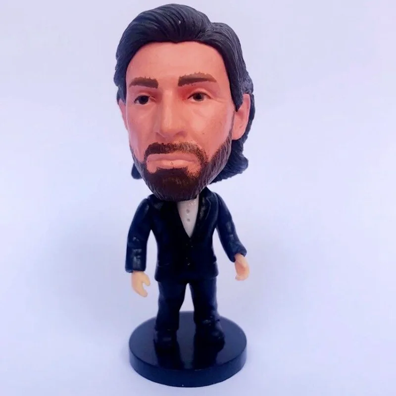 Кукла футболиста в черном костюме Cool Soccer Star Business Wear Figures размером 6,5 см для детей и поклонников футбола в качестве сувенира или декора для дома.