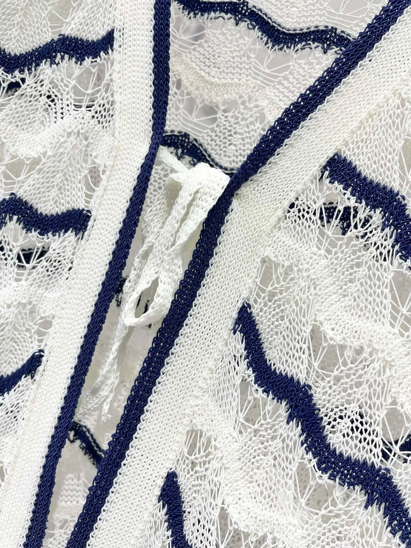 Женская одежда 2024 вязаный кардиган с текстурой перфорированной поверхности в