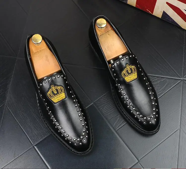 

luxury designer shoes for men Light leather loafer folded down or up Leather sole mens moccasins loafers symbolic gold-tone