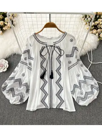 Women Autumn Winter Blouse Vintage National Style Bubble Sleeve Round Neck Embroidery Shirt Contrast Lace Up Loose Top D2428