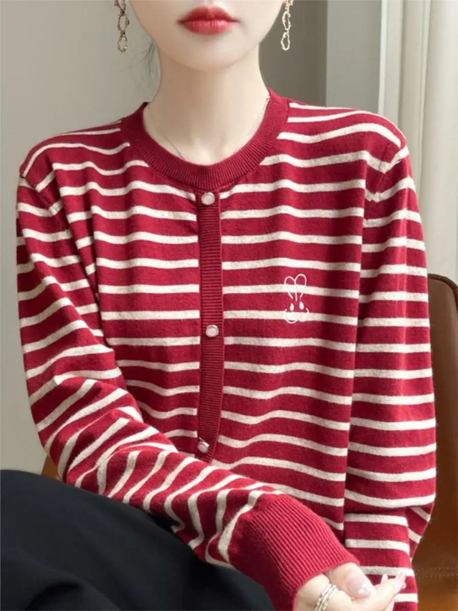 Осенняя одежда для мам среднего возраста трикотажная рубашка новинка 2024 верхняя