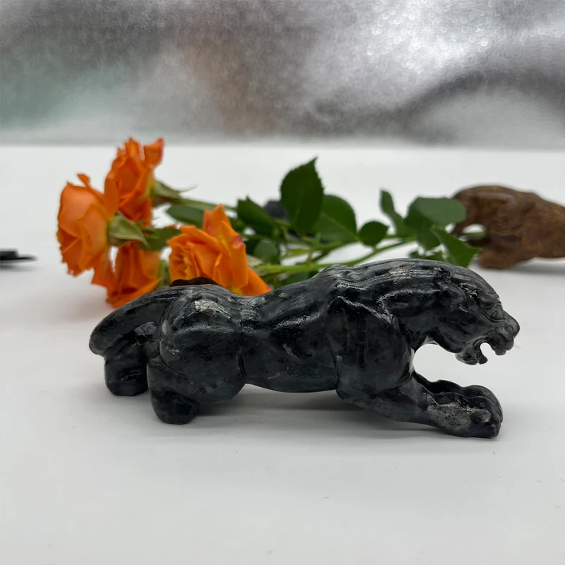 Фигурка леопарда из камня