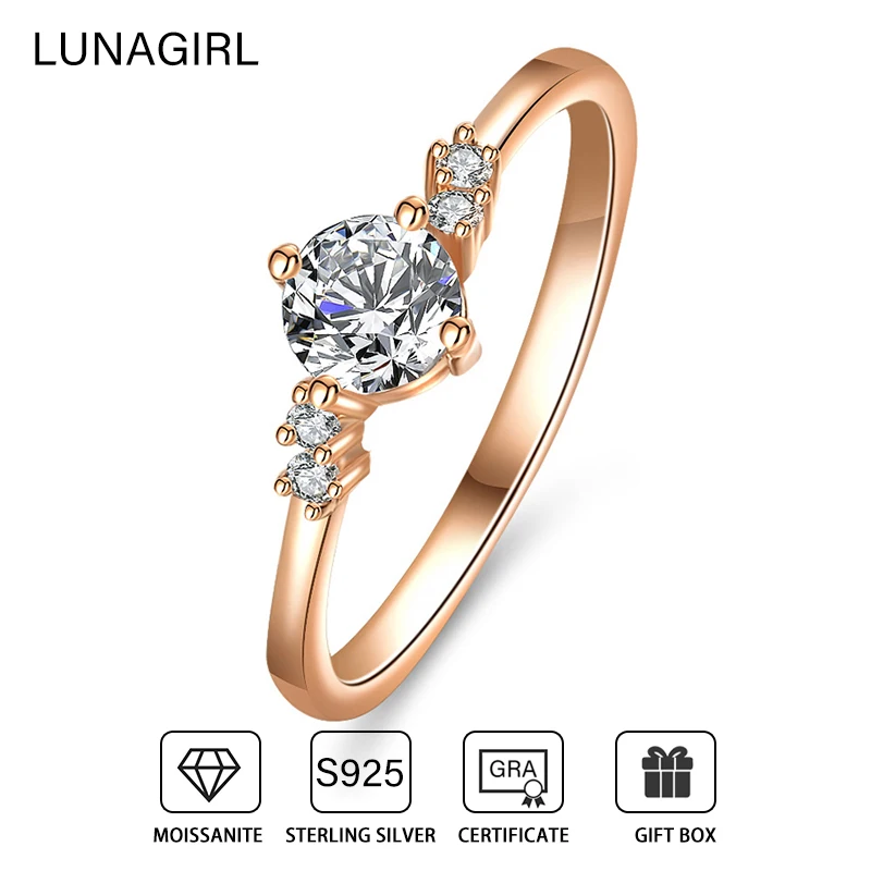 Женское кольцо из серебра 925 пробы с муассанитом 18 к