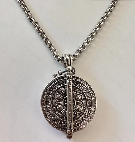 Серебряное ожерелье с подвеской лотоса